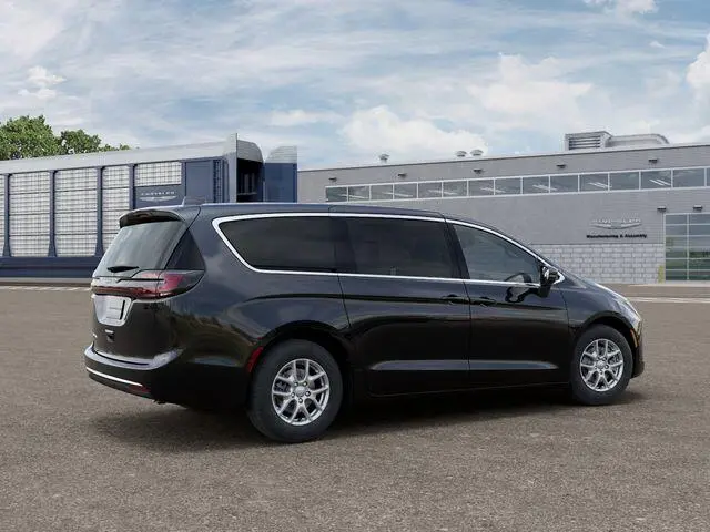 2027 Chrysler Pacifica Select photo 4