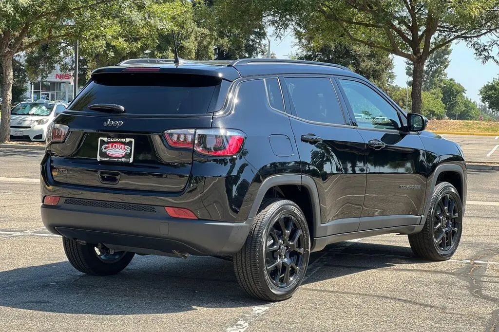 2026 Jeep Compass Altitude 4X4 photo 4