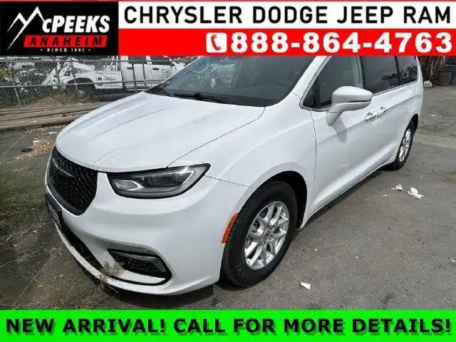 2021 Chrysler Pacifica Touring L's photo
