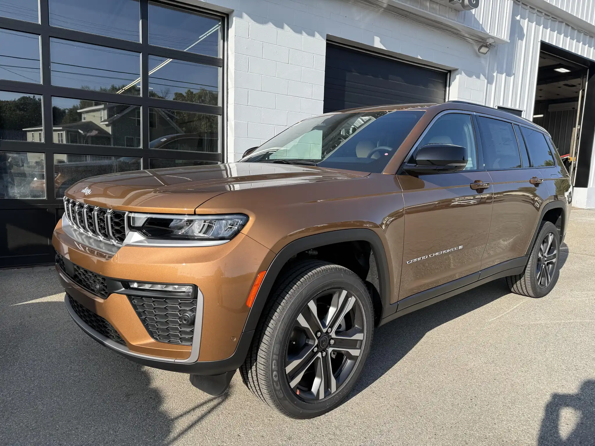 2027 Jeep Grand Cherokee L Limited 4WD's photo