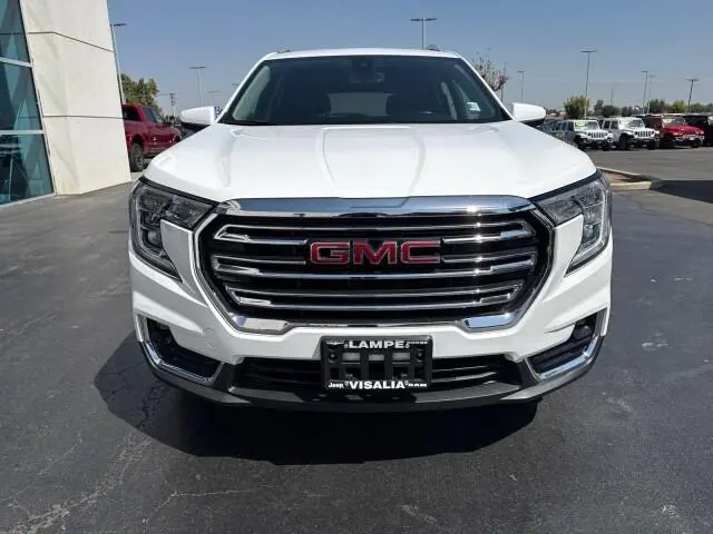 2024 GMC Terrain SLT AWD photo 3