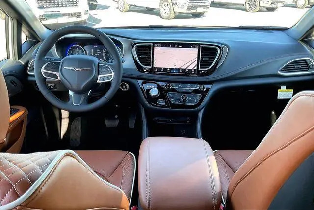 2026 Chrysler Pacifica Pinnacle photo 4