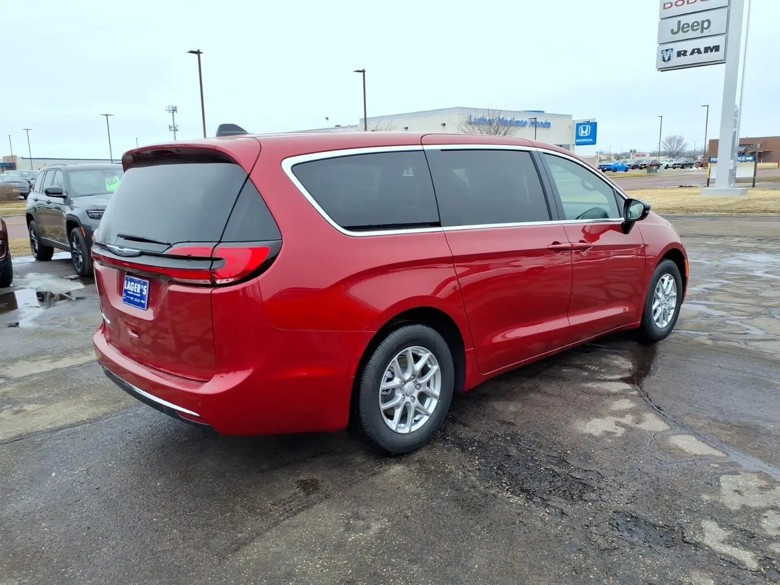 2026 Chrysler Pacifica Select photo 3