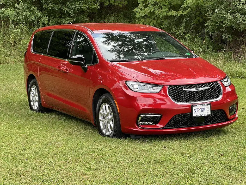 2026 Chrysler Pacifica Select photo 1