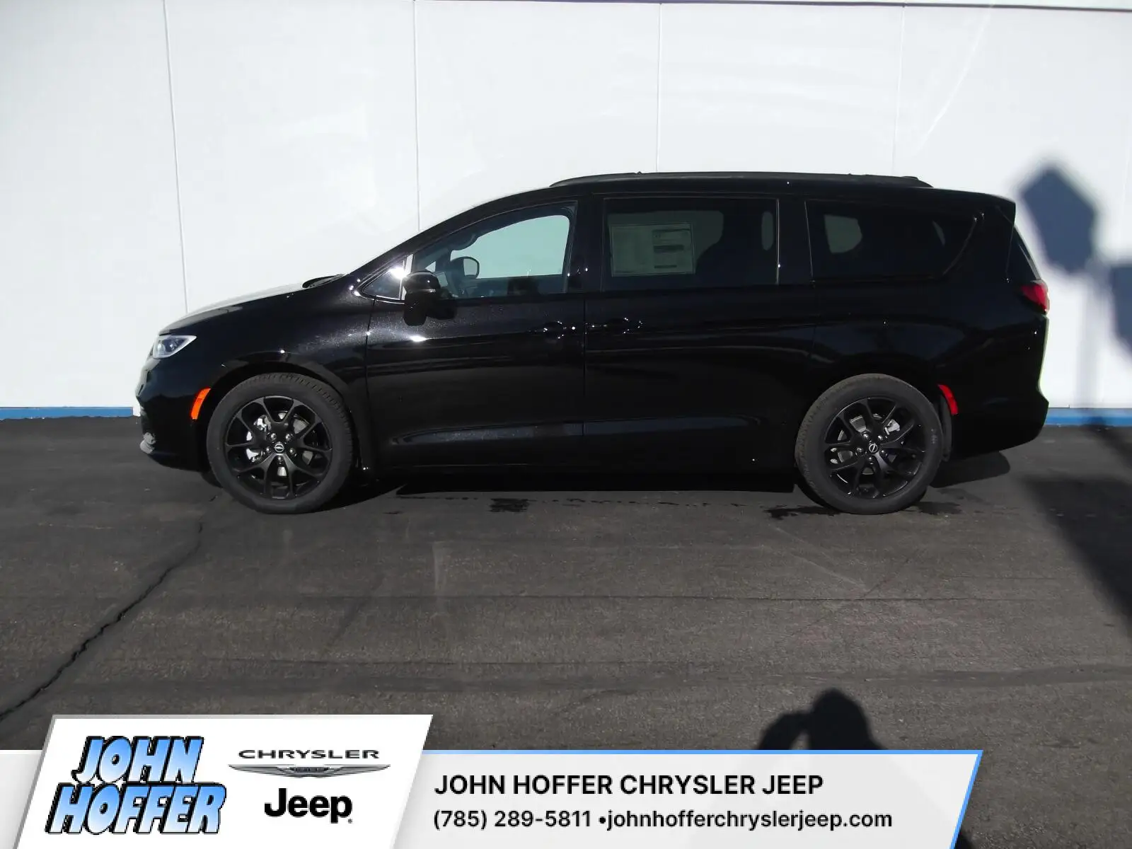 2026 Chrysler Pacifica Select photo 1
