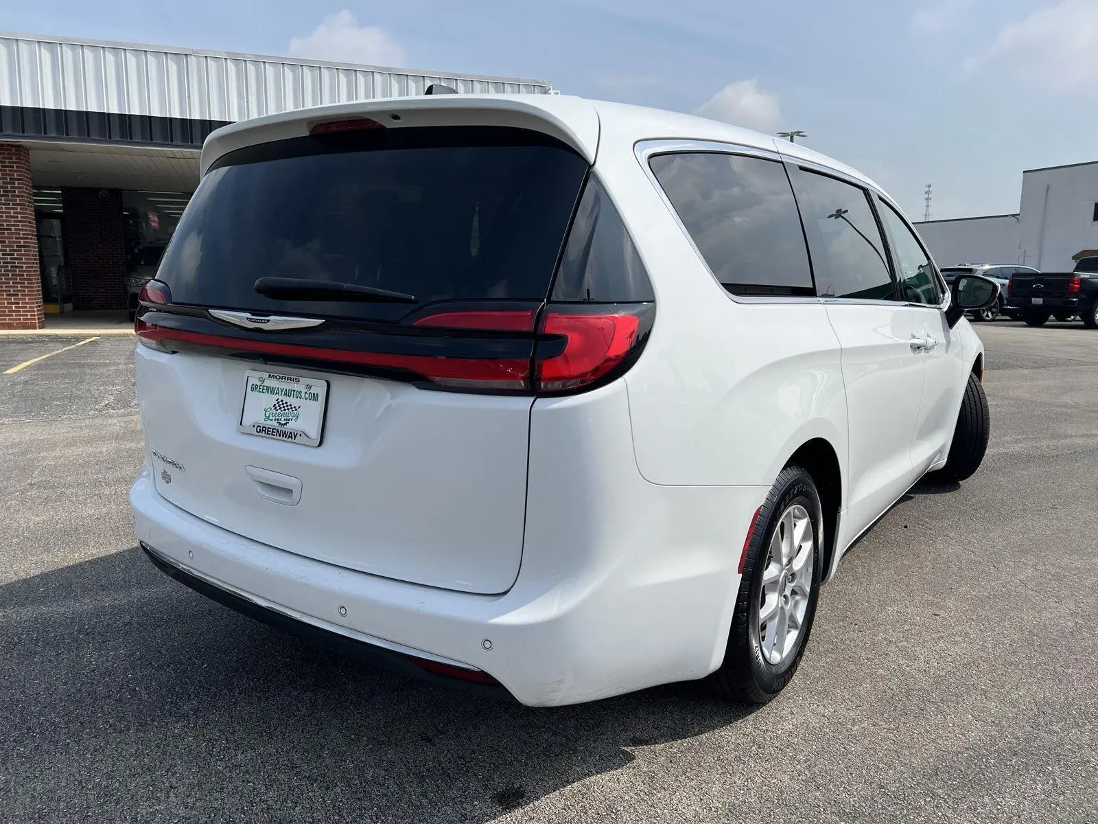 2023 Chrysler Pacifica Touring L photo 4