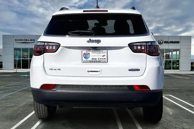 2026 Jeep Compass Latitude 4X4 photo 3