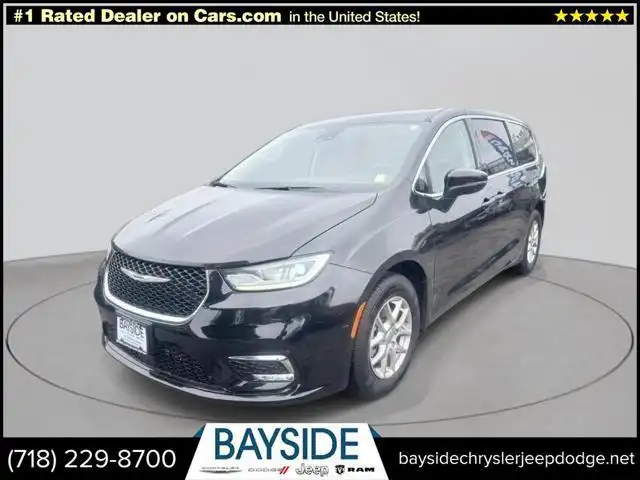 2023 Chrysler Pacifica Touring L's photo