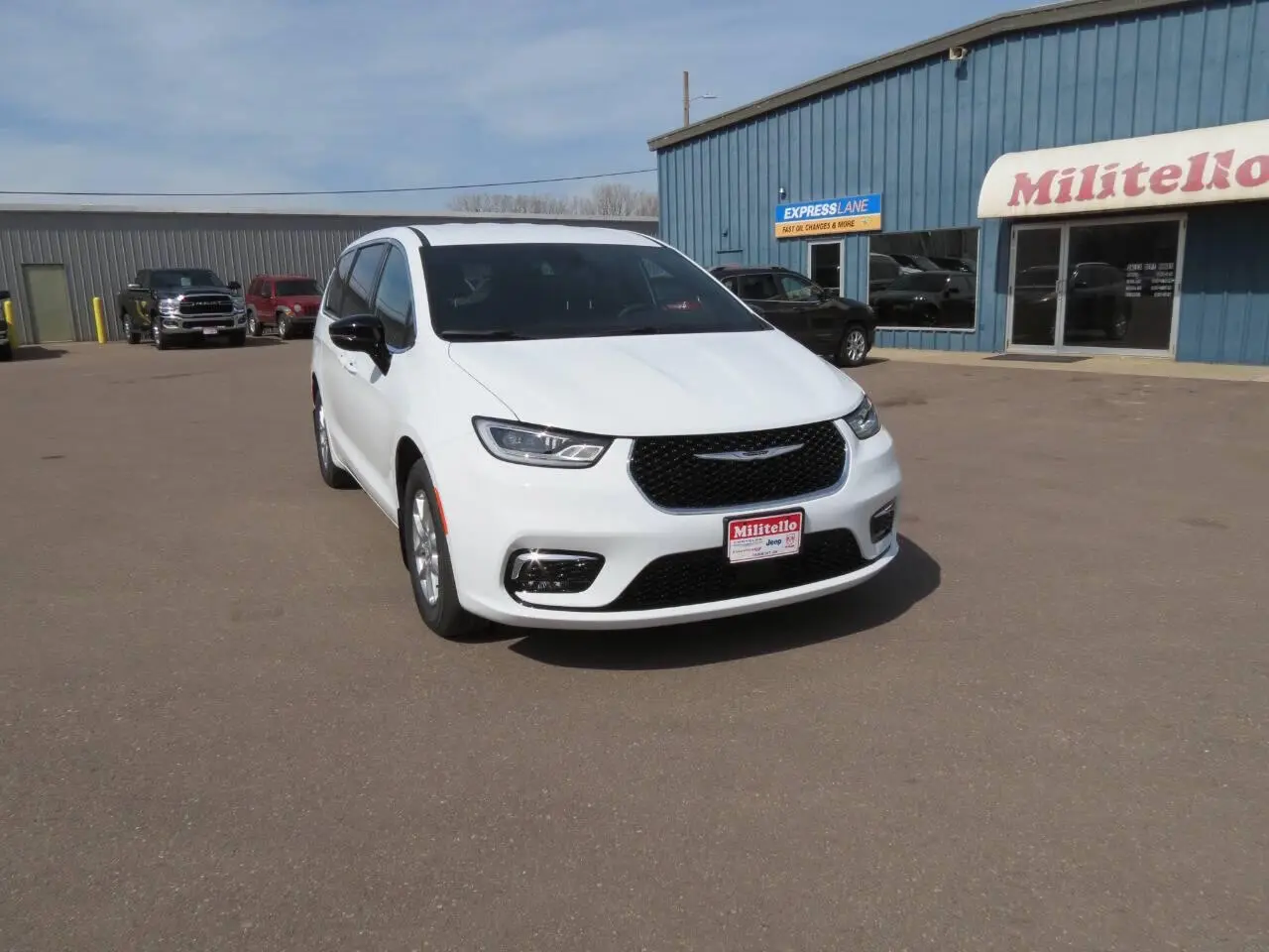2026 Chrysler Pacifica Select photo 3
