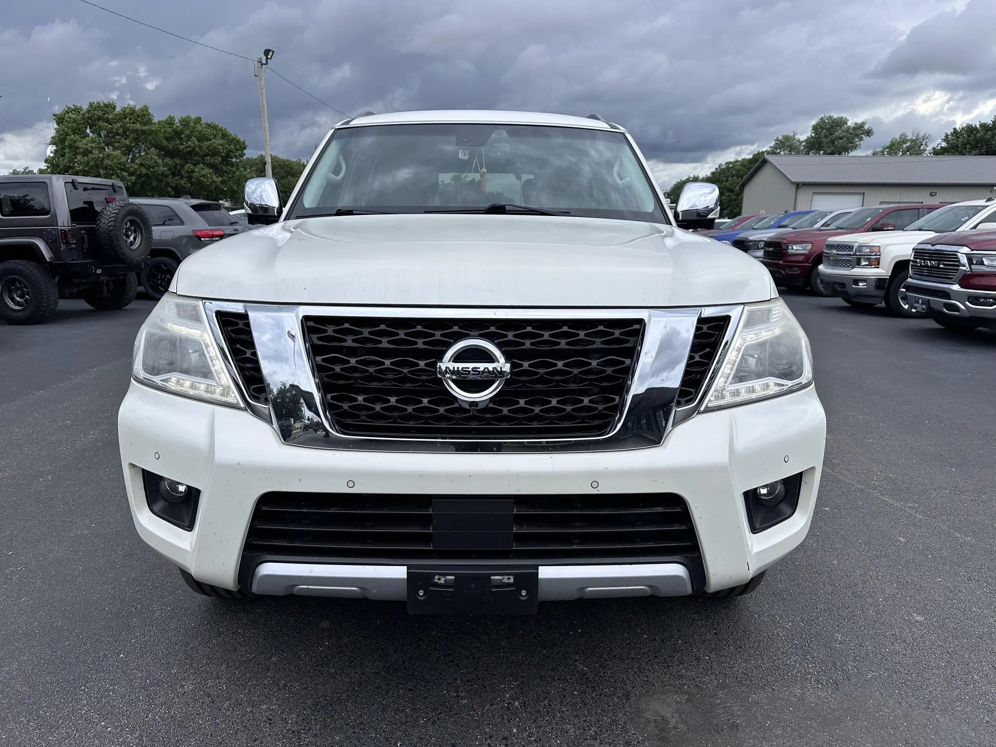 2017 Nissan Armada Platinum 4X4 photo 3