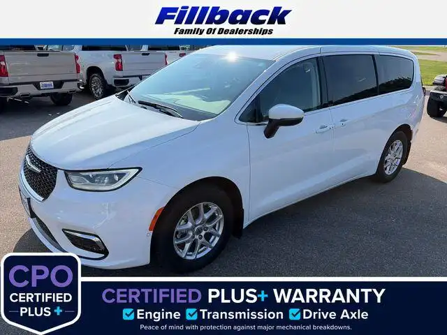 2023 Chrysler Pacifica Touring L's photo