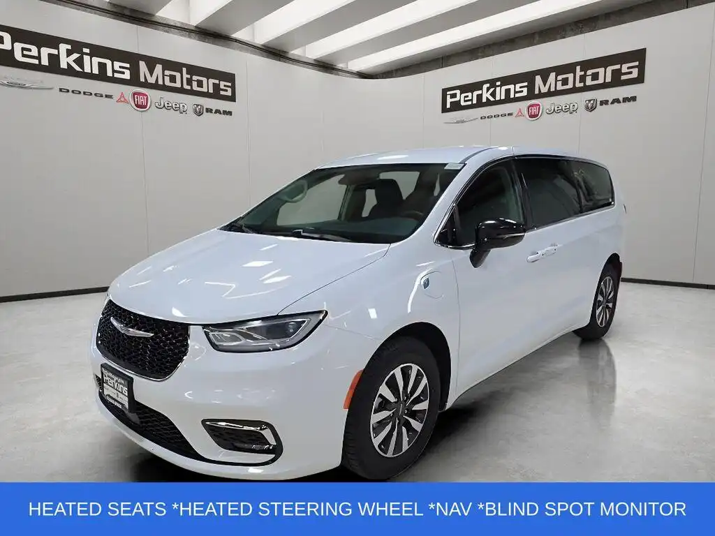 2024 Chrysler Pacifica Hybrid PHEV Select's photo