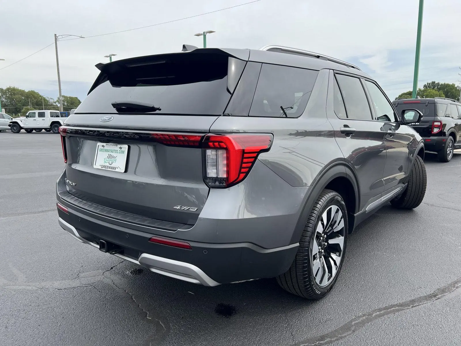 2026 Ford Explorer Platinum 4WD photo 4