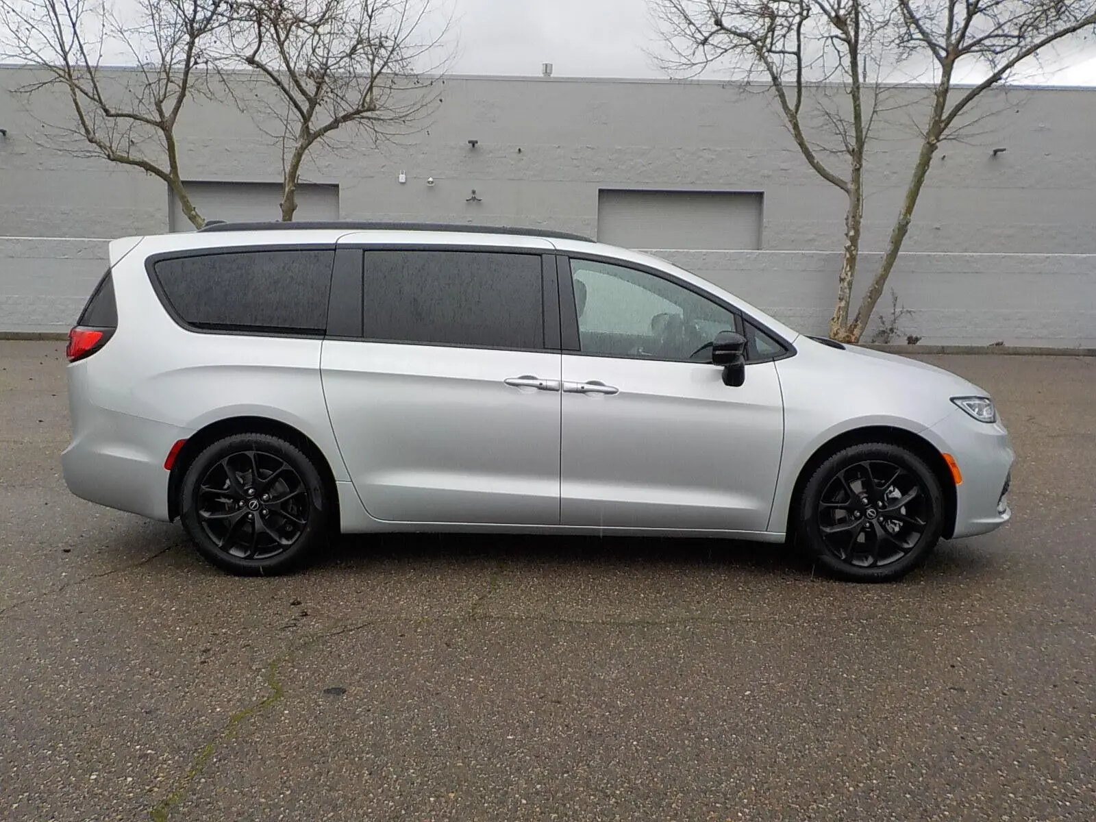 2026 Chrysler Pacifica Limited photo 4