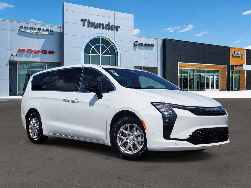 2027 Chrysler Pacifica Select's photo