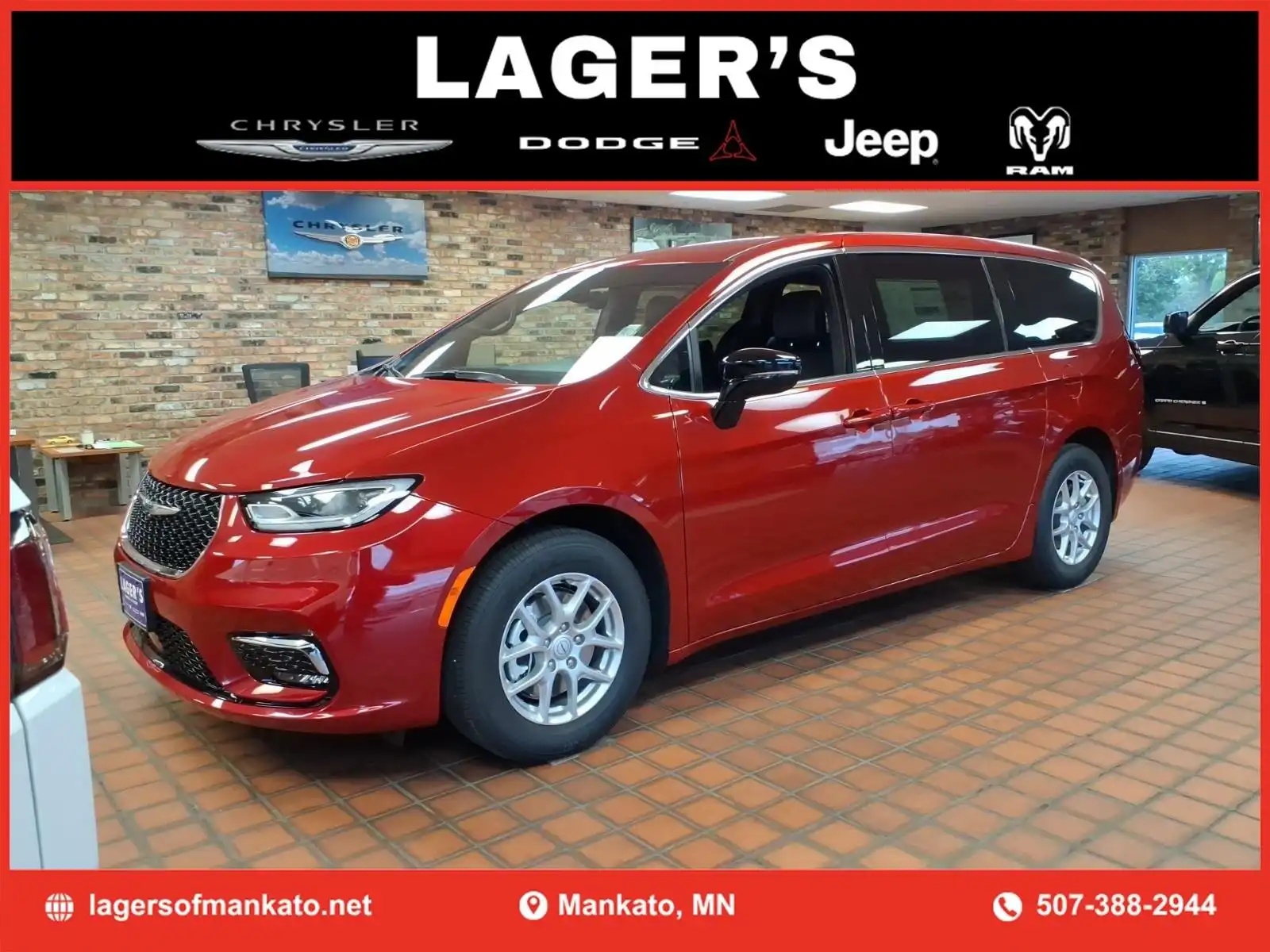 2026 Chrysler Pacifica Select's photo