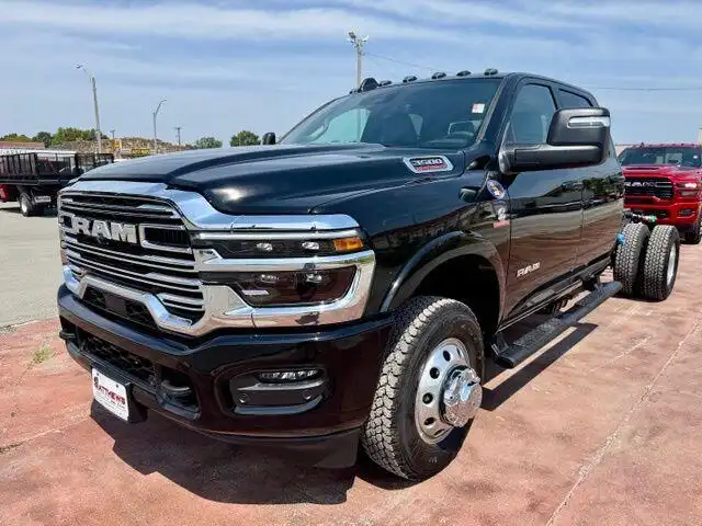 2027 RAM 3500 Big Horn 4WD Crew Cab's photo