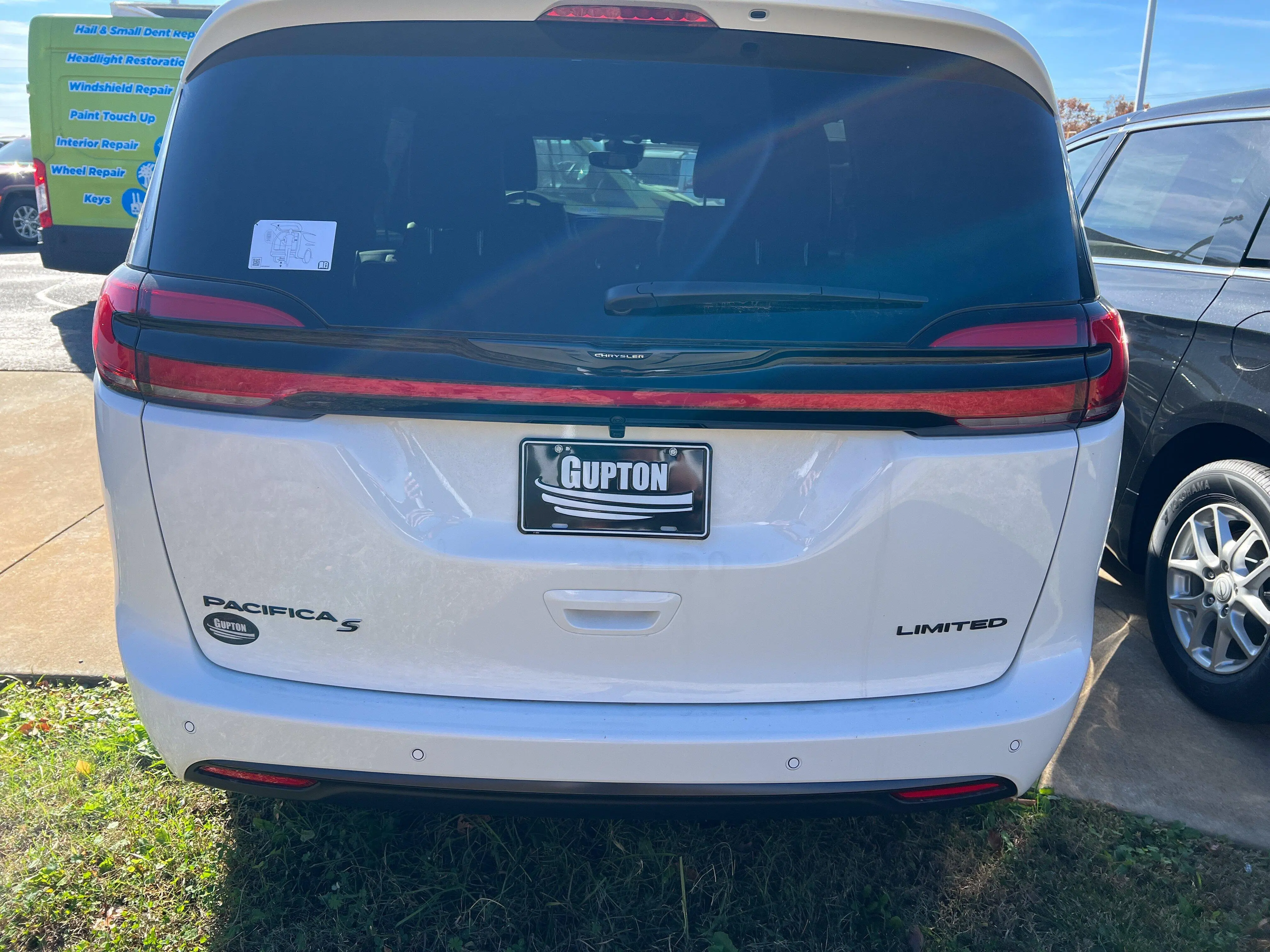 2026 Chrysler Pacifica Limited photo 5