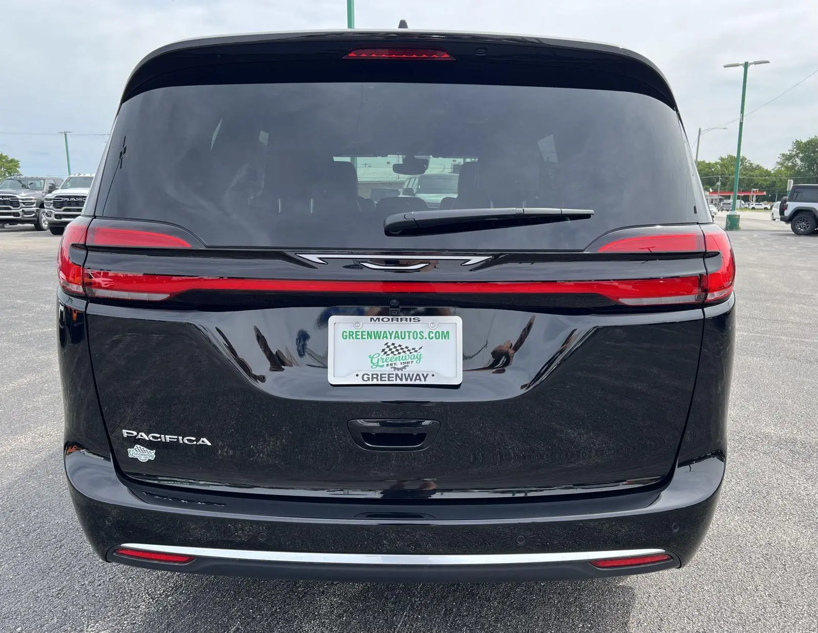 2027 Chrysler Pacifica Select photo 5