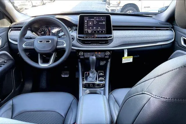 2026 Jeep Compass Latitude 4X4 photo 4