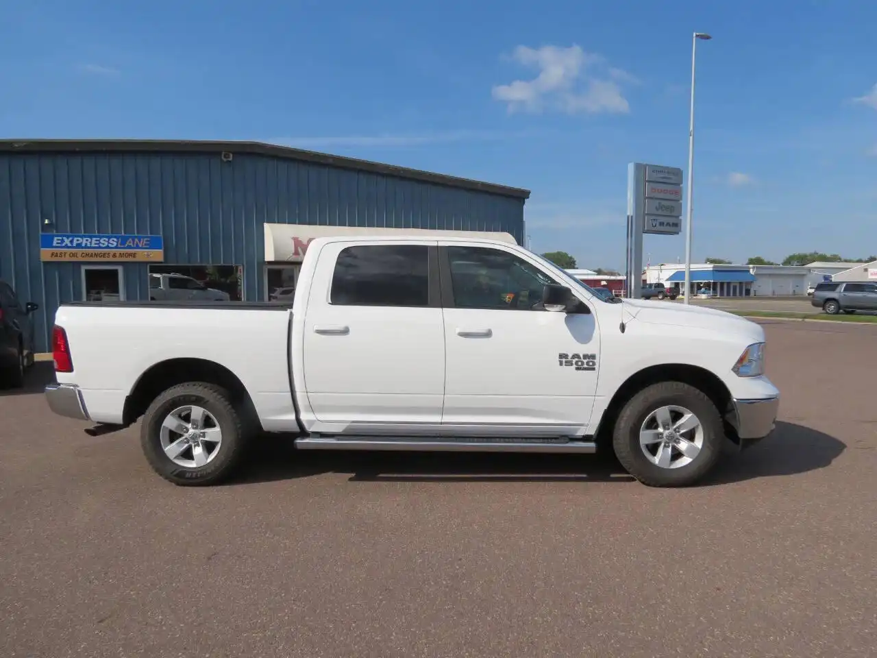 2019 RAM 1500 Classic SLT 4x4 Crew Cab 5'7's photo
