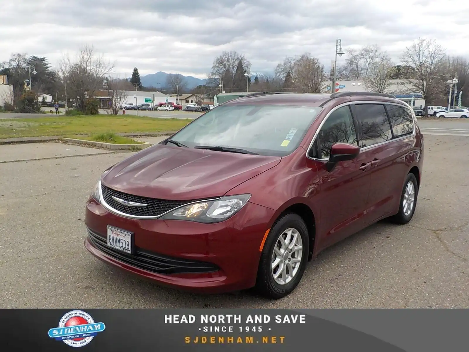 2020 Chrysler Voyager LX's photo