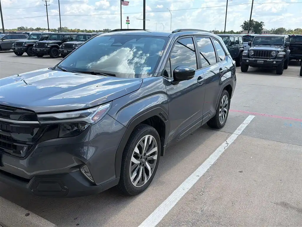 2025 Subaru Forester Touring Hybrid's photo