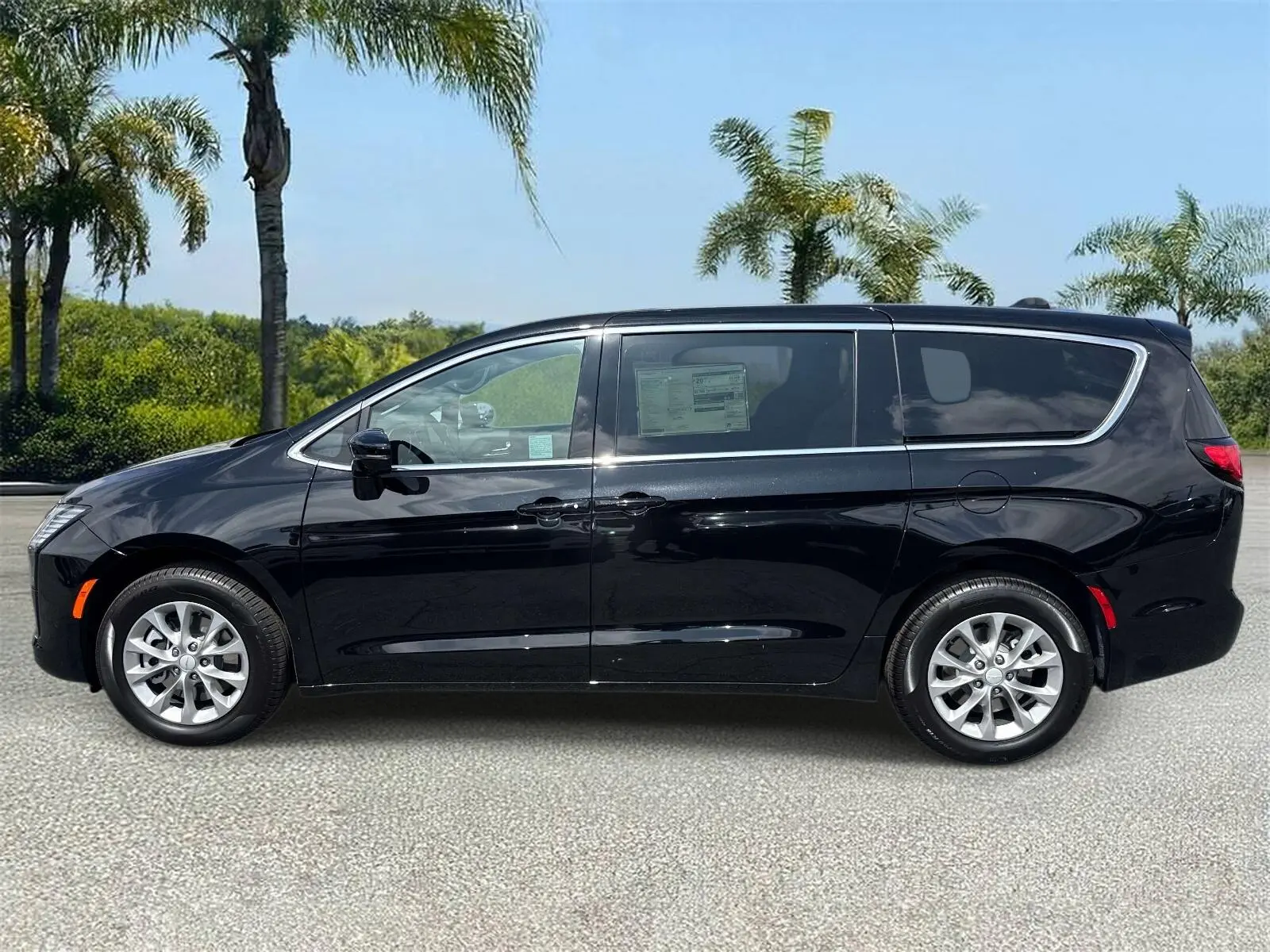2027 Chrysler Pacifica Select AWD photo 5
