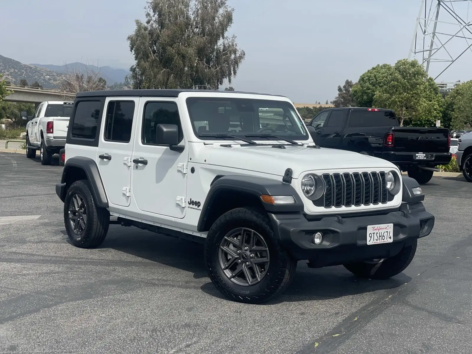 2025 Jeep Wrangler Sport S's photo
