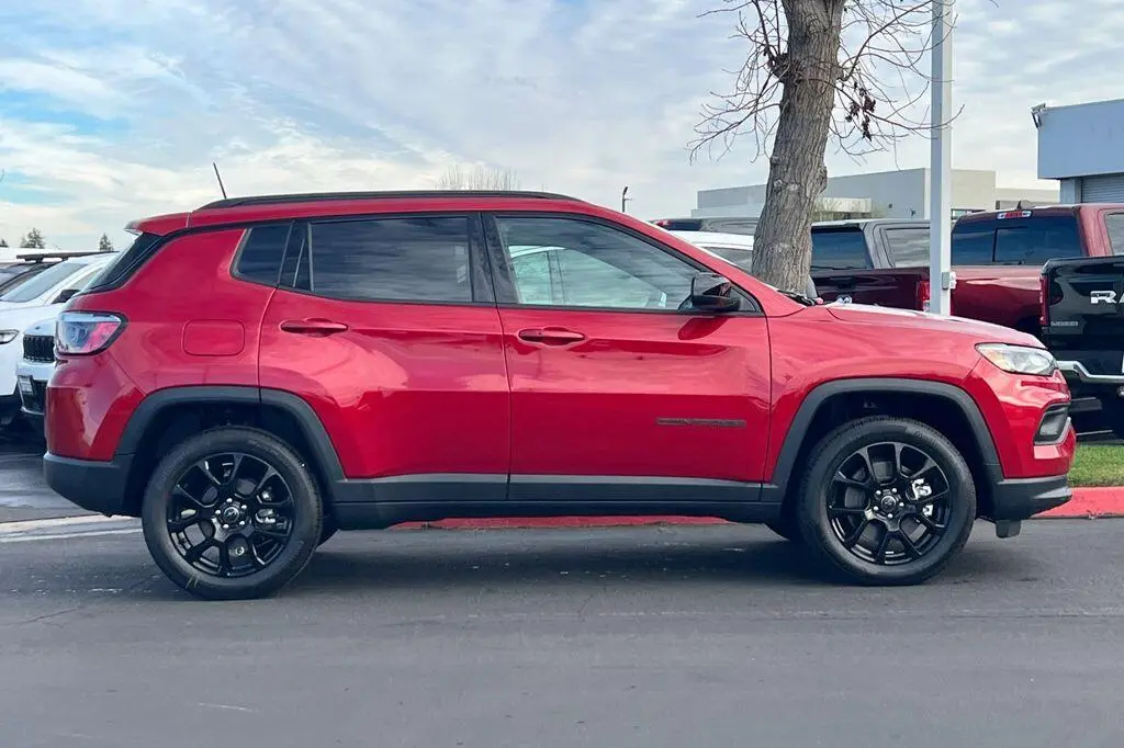 2026 Jeep Compass Altitude 4X4 photo 3
