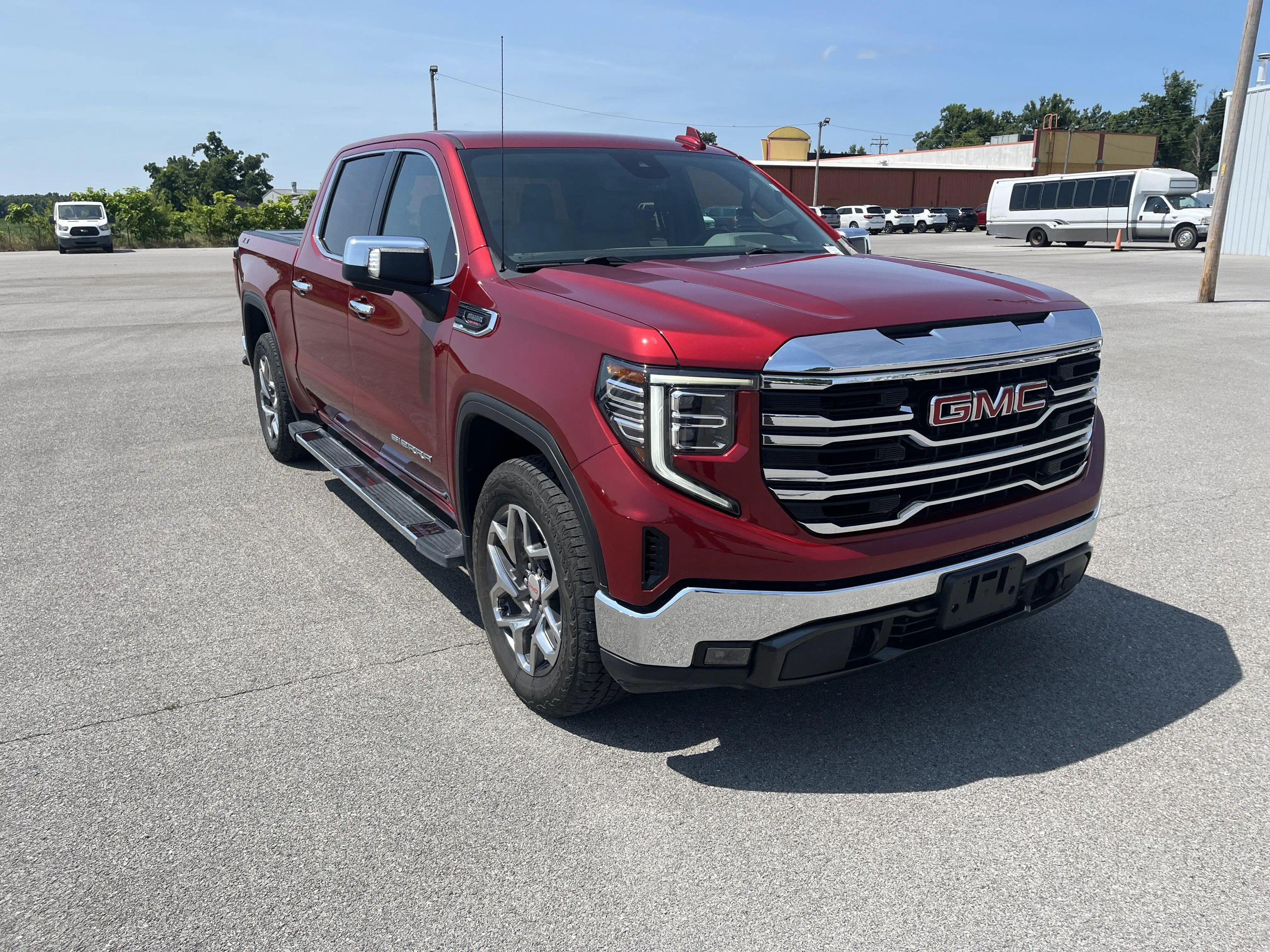 2022 GMC Sierra 4WD Crew Cab Short Box SLT's photo