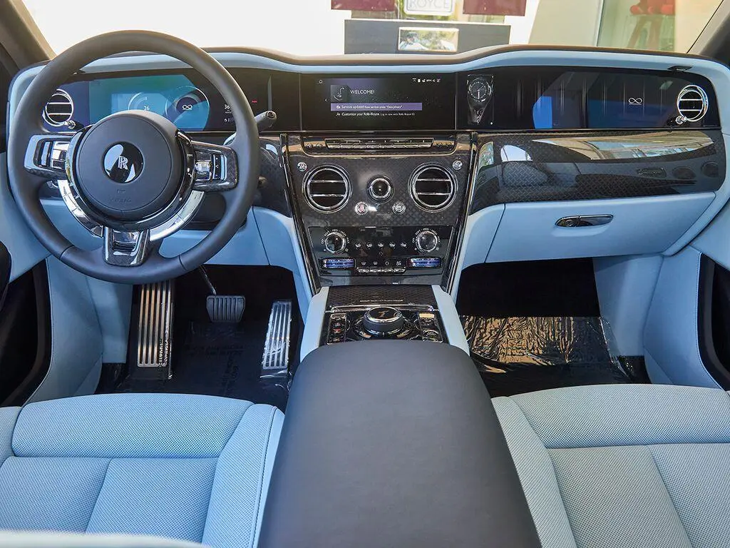 2027 Rolls-Royce Cullinan Black Badge photo 4