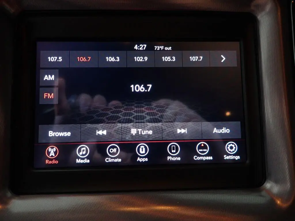 2019 Dodge Challenger SXT Auto photo 3