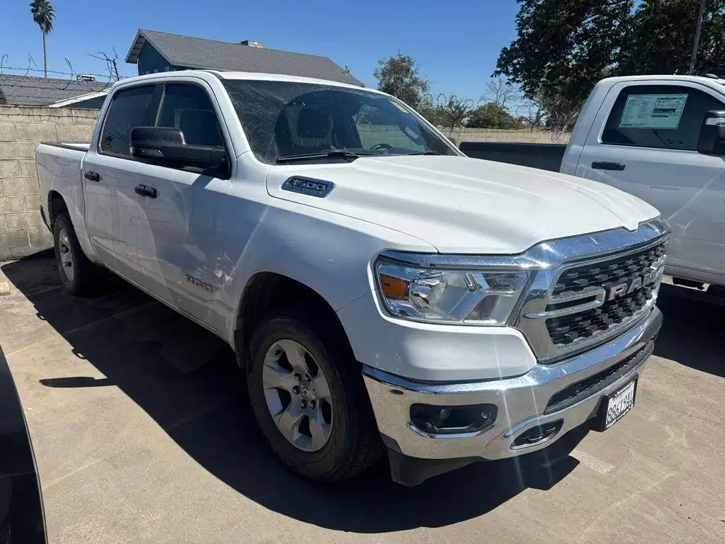 2024 RAM 1500 Big Horn/Lone Star 4x4 Crew Cab 5'7's photo