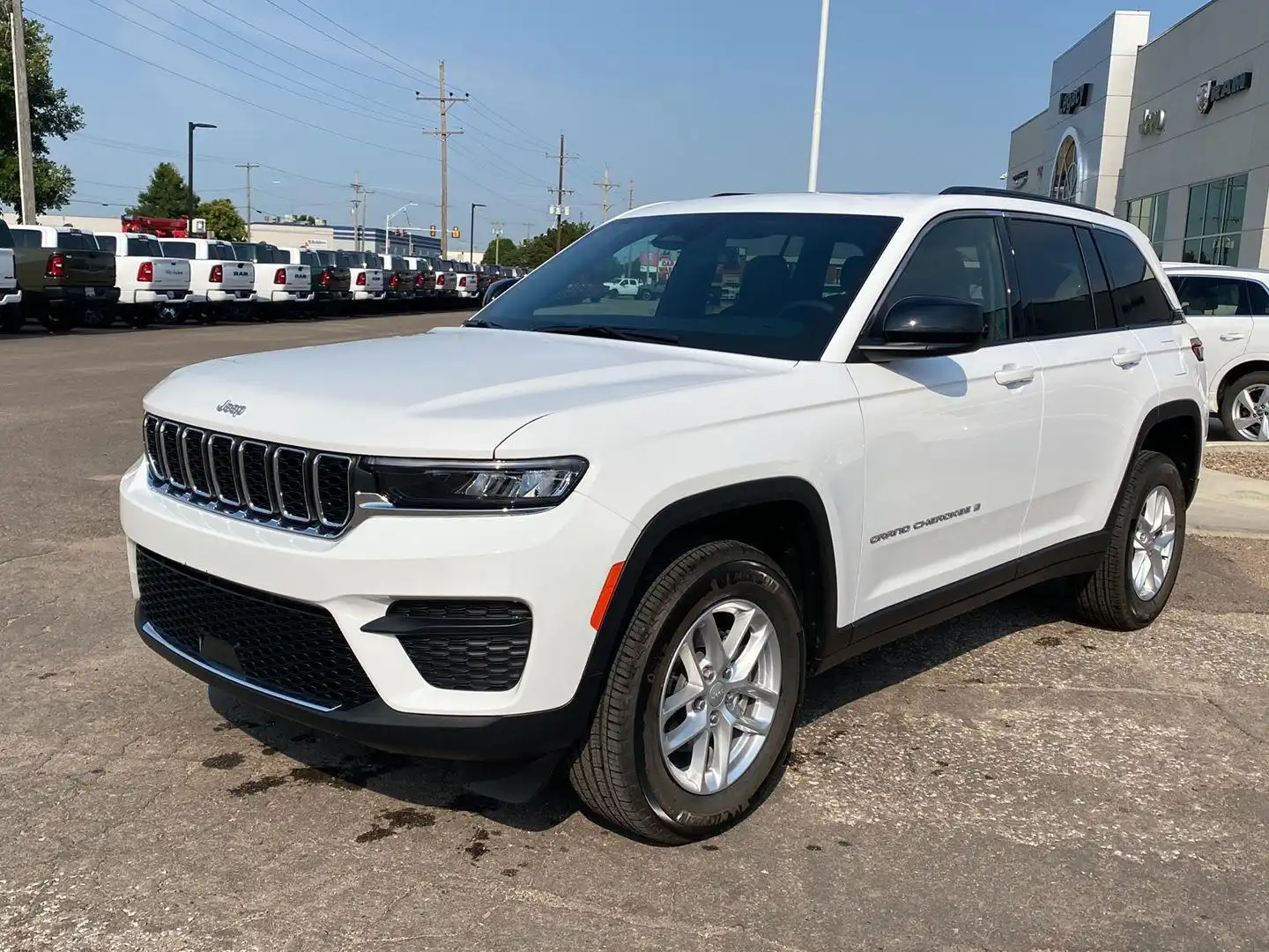 2026 Jeep Grand Cherokee Laredo X 4x4's photo