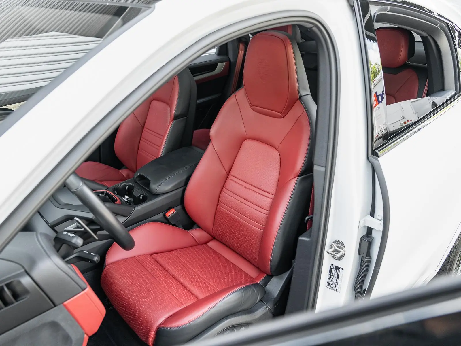2024 Porsche Cayenne Base photo 5