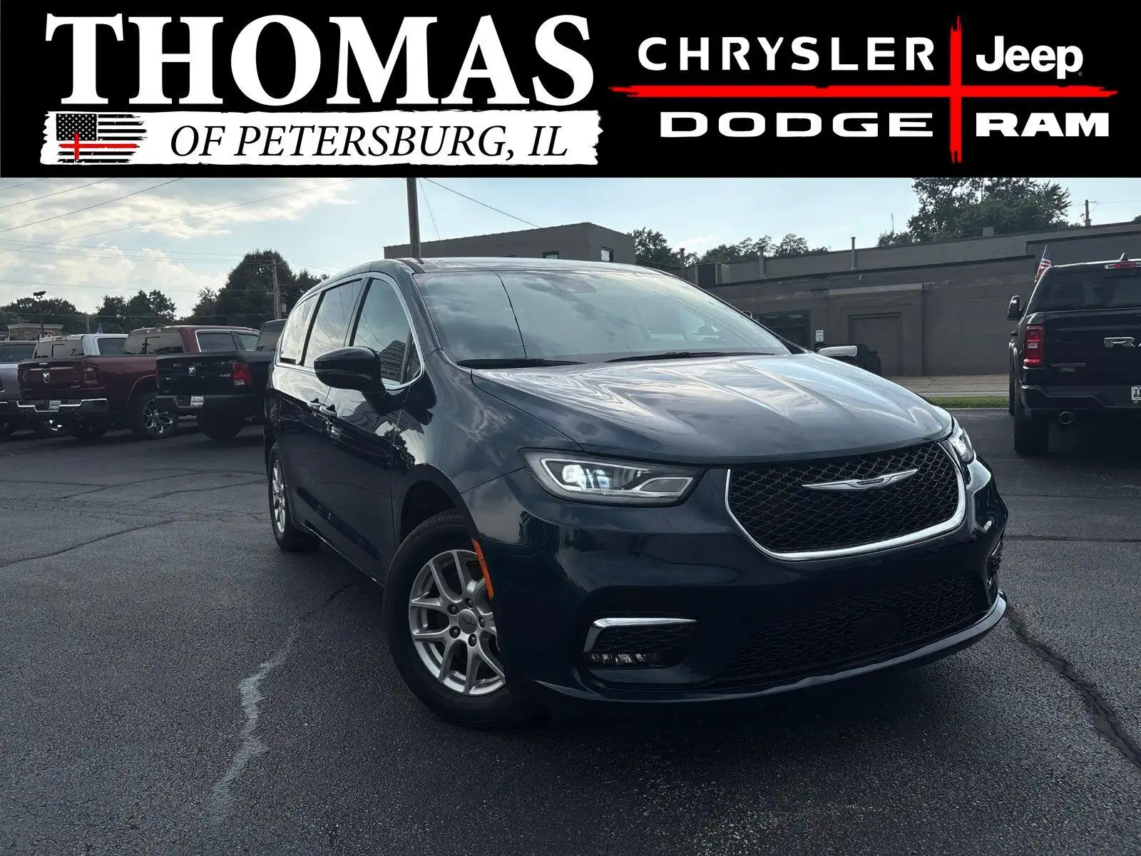 2024 Chrysler Pacifica Touring L's photo