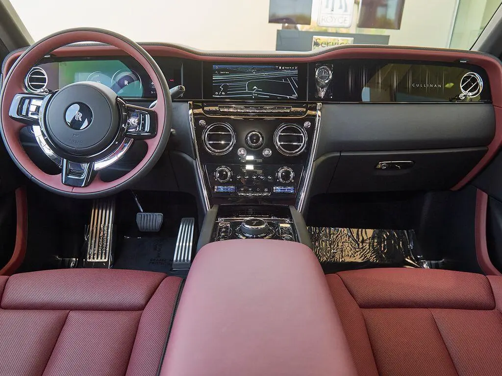 2027 Rolls-Royce Cullinan Base photo 4