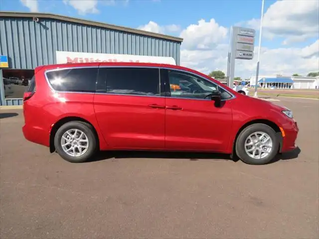 2026 Chrysler Voyager LX's photo