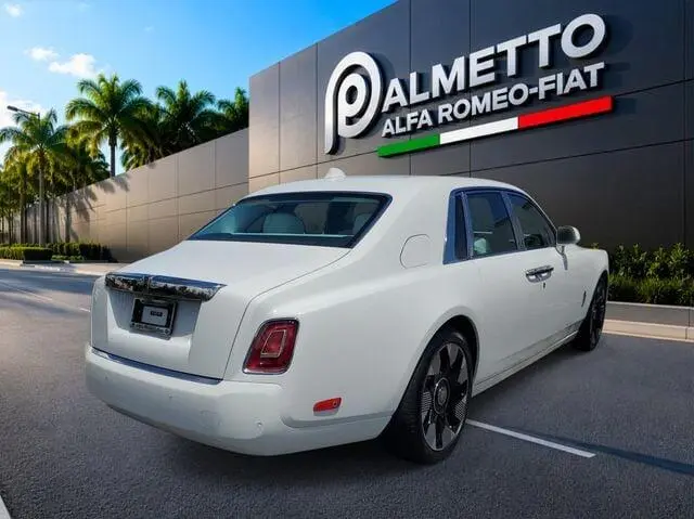 2027 Rolls-Royce Phantom Base photo 5