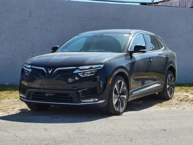 2025 VinFast VF 8 Plus Standard Range's photo