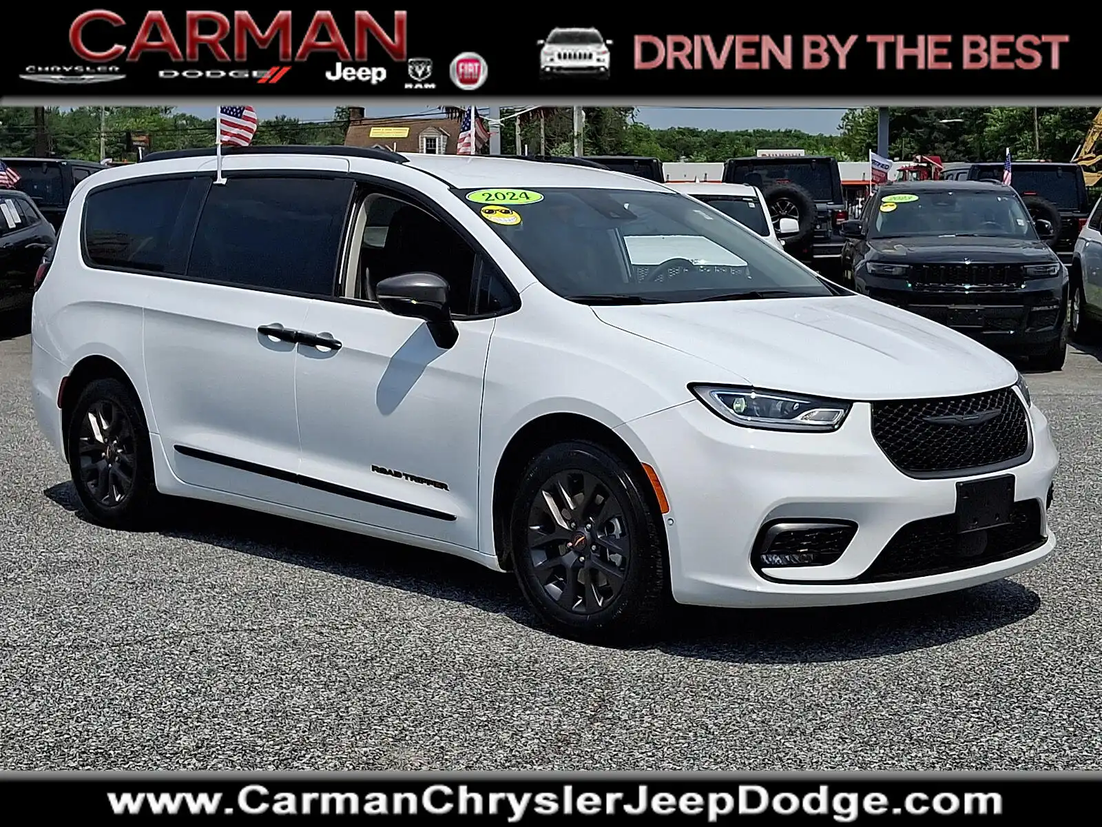 2024 Chrysler Pacifica Hybrid Select Road TripperPHEV's photo