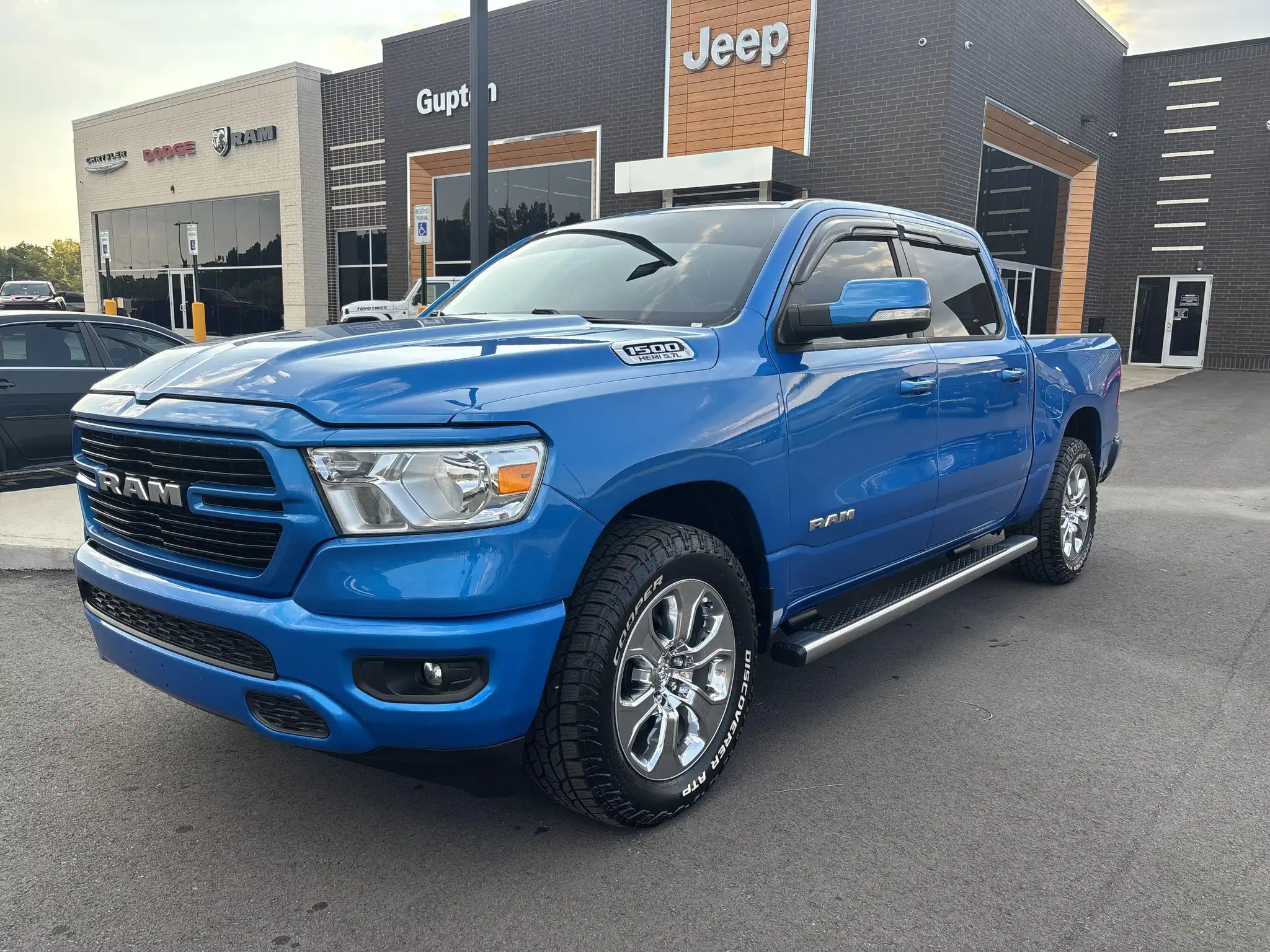 2020 RAM 1500 Big Horn/Lone Star 4WD Crew Cab 5'7's photo