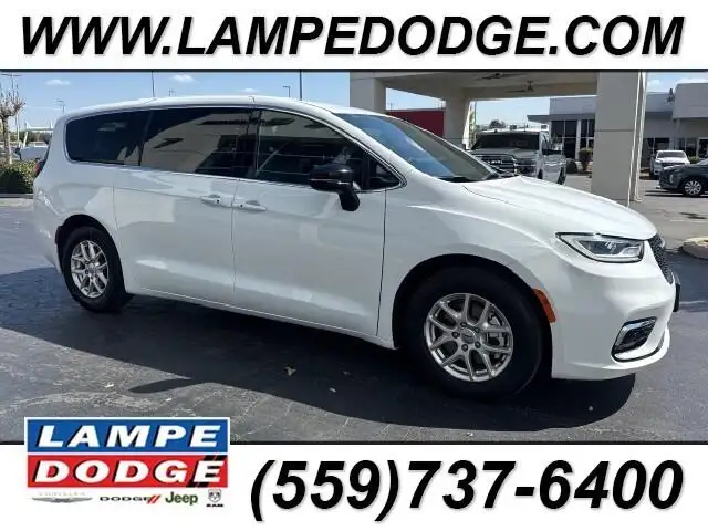 2025 Chrysler Pacifica Select's photo