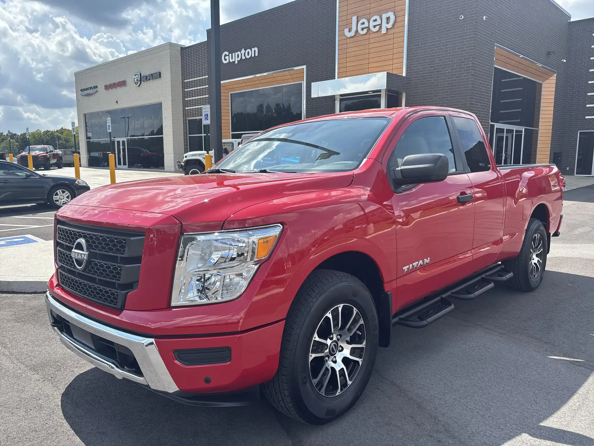 2024 Nissan Titan SV 4WD King Cab's photo