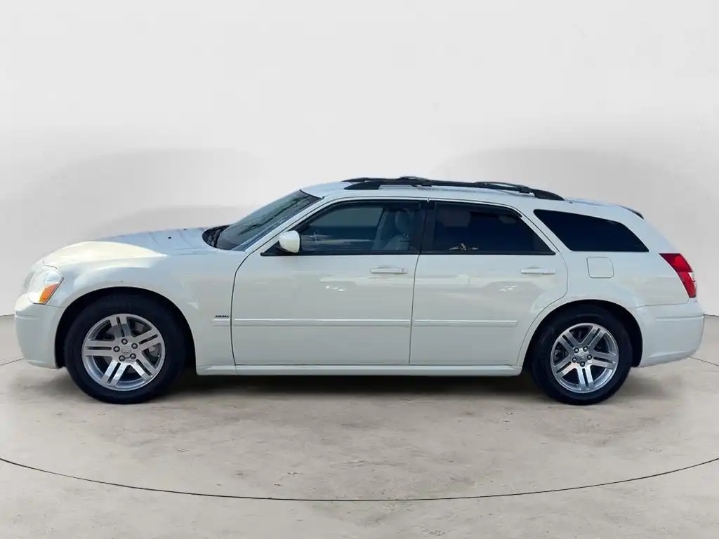 2005 Dodge Magnum R/T's photo