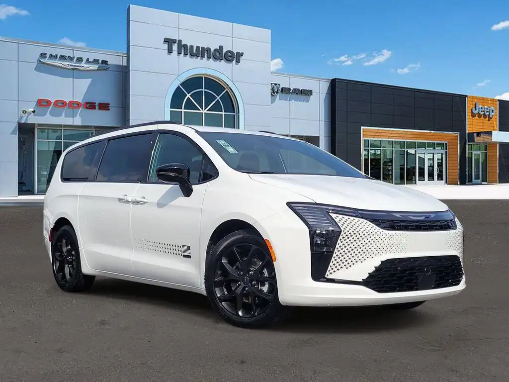 2027 Chrysler Pacifica Select's photo