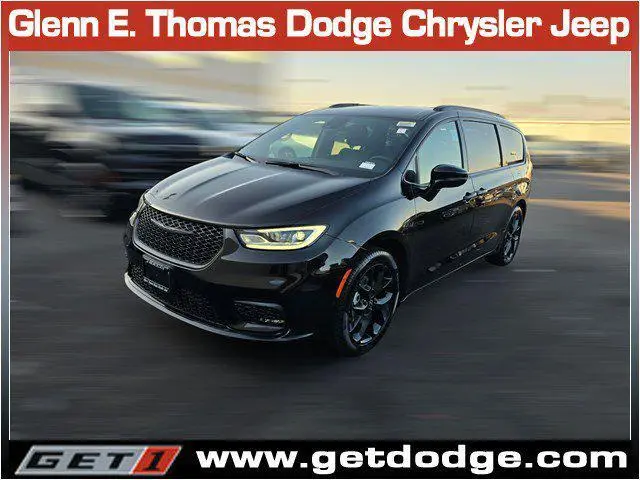 2026 Chrysler Pacifica Select photo 3
