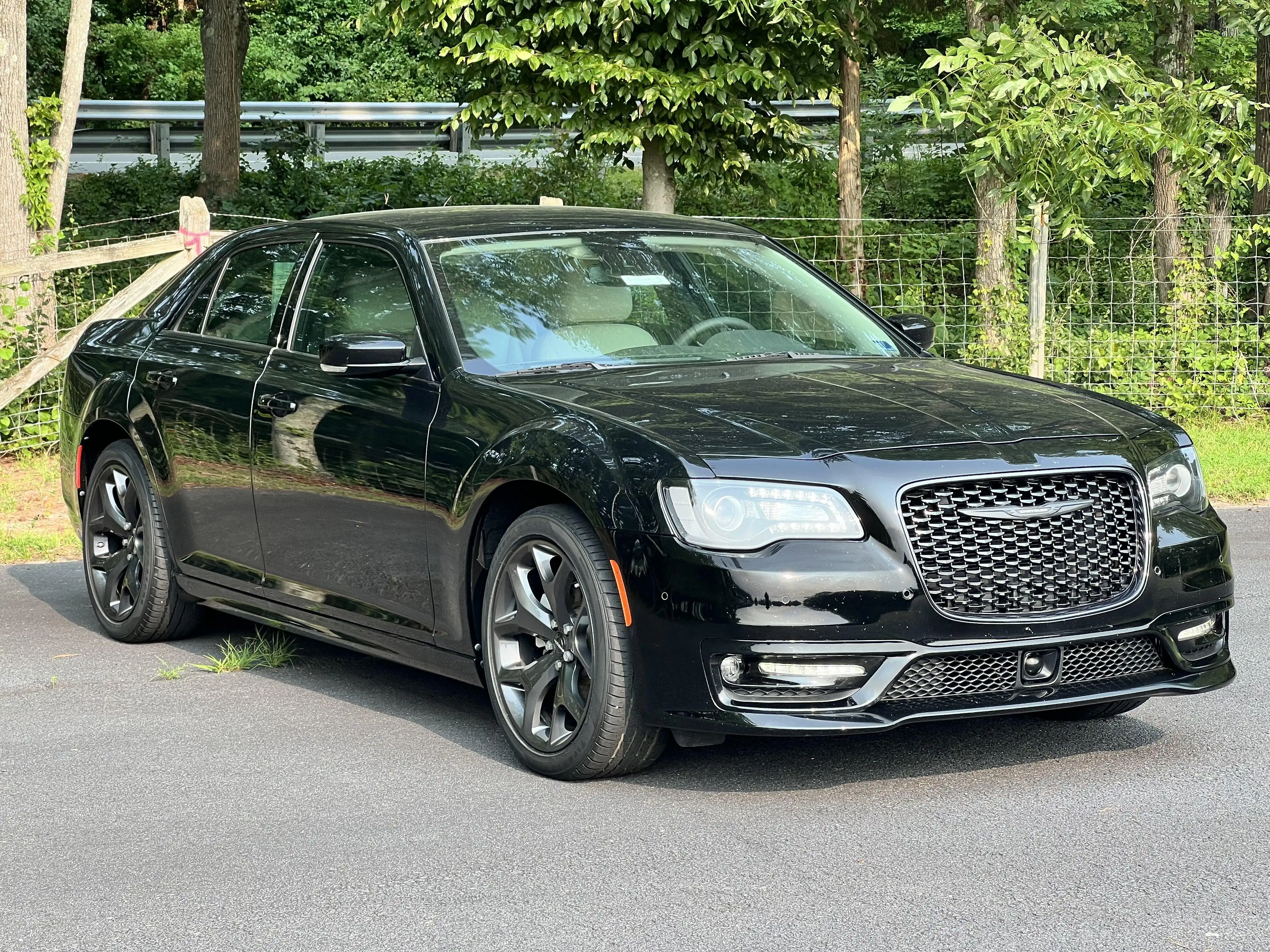 2023 Chrysler 300 Touring L RWD's photo