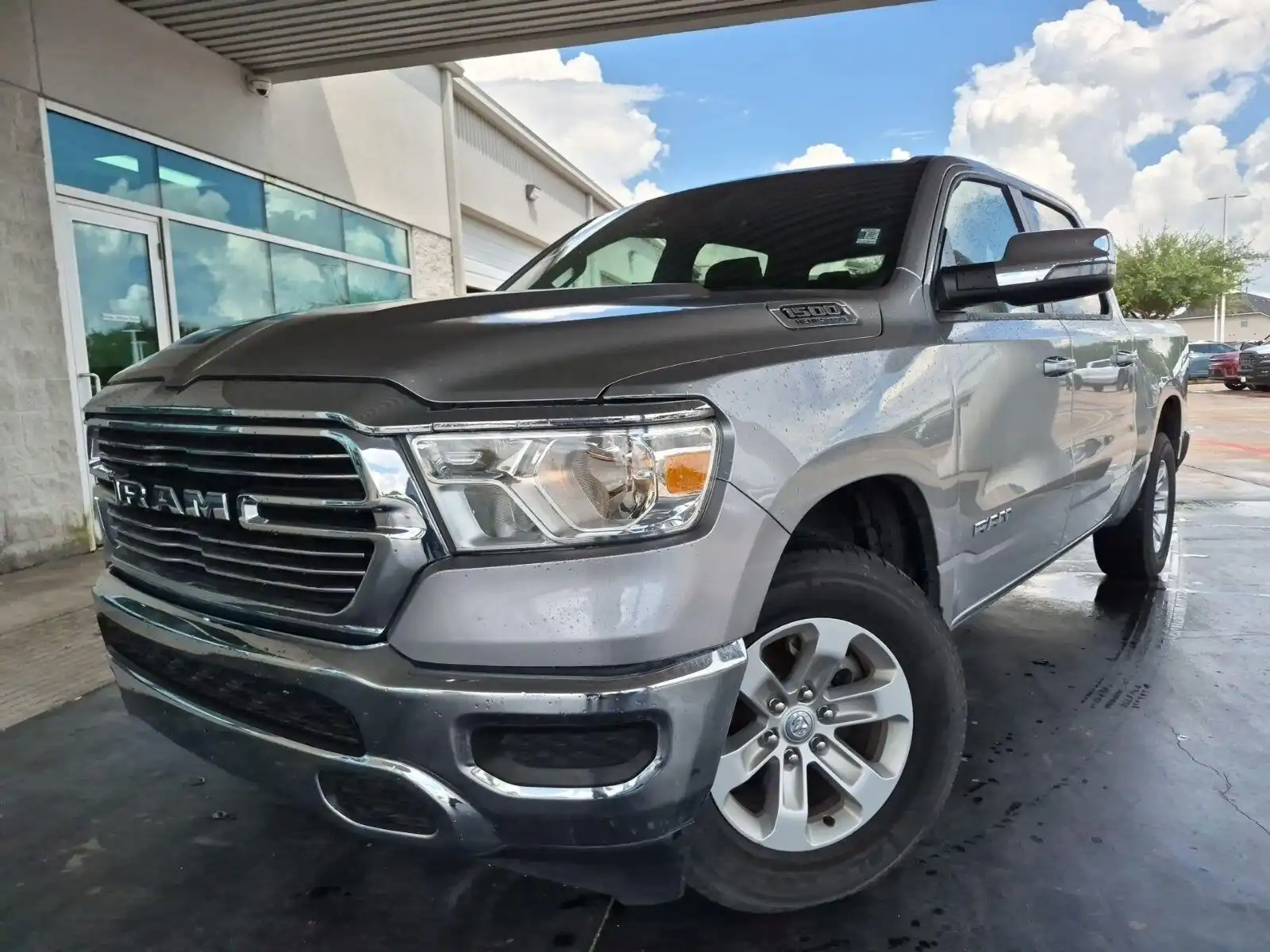 2024 RAM 1500 Laramie Crew Cab 5'7's photo